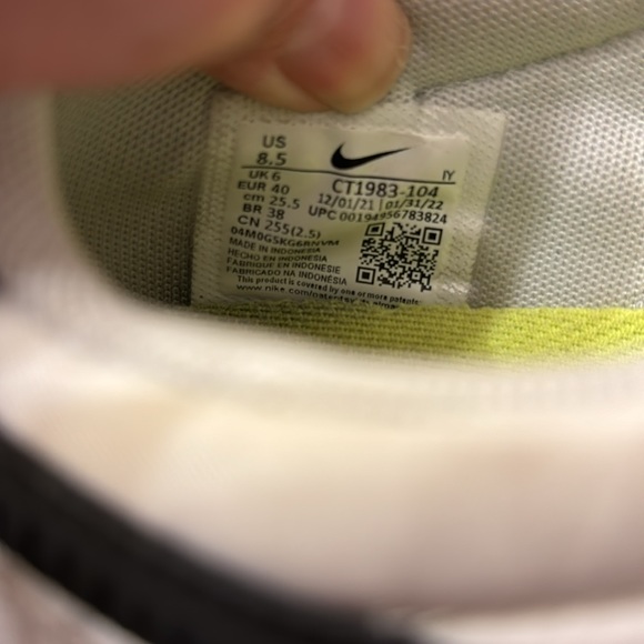 Nike white, and black sneakers - Picture 7 of 9